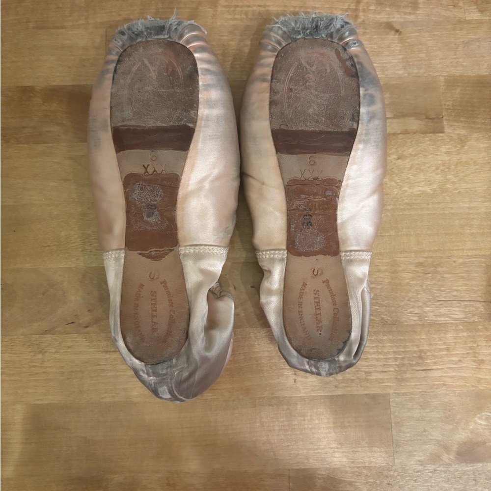 Used Pointe Shoes - Picture 2 of 2